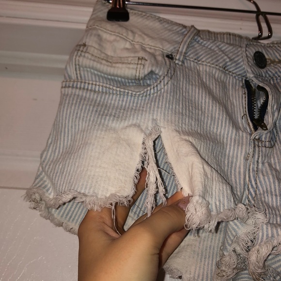 Striped shirt shorts with slit on side - Picture 2 of 4